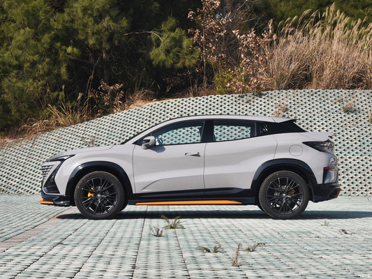 2023 Left Steering Changan UNI-T 1.5T Sport Flagship Compact SUV with Panoramic Sunroof