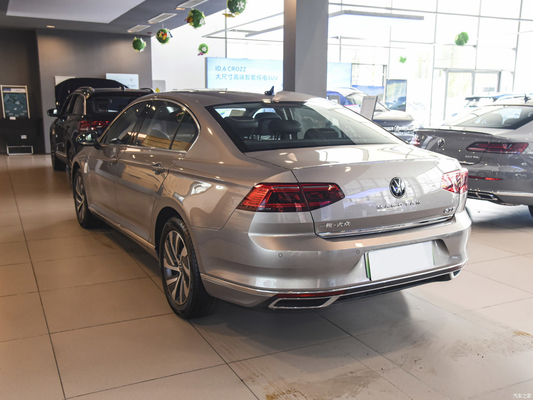 116KW Total Motor Power 2022 Magotan Plug-in Hybrid GTE Luxury 4-Door 5-Seater Vehicle