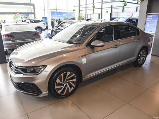 116KW Total Motor Power 2022 Magotan Plug-in Hybrid GTE Luxury 4-Door 5-Seater Vehicle