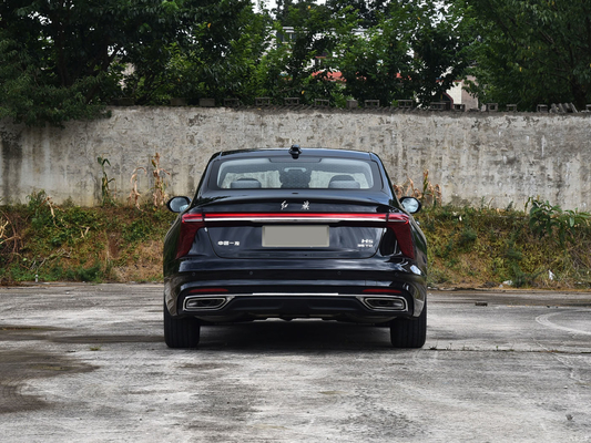 Stylish 2023 Red Flag h5 1.5T DCT 4-door 5-seater car with R17 Tires and LED Headlights