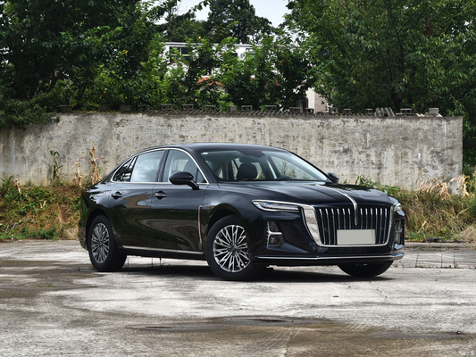 Stylish 2023 Red Flag h5 1.5T DCT 4-door 5-seater car with R17 Tires and LED Headlights