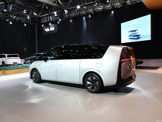 2023 MAX MPV Li Mega Auto EVC Car with 400KW Total Motor Power and 700KM CLTC Range