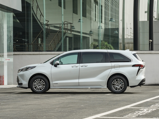 2022 1.5L Clean Version 4-Door 5-Seat Sedan Hybrid Gasoline Vehicle with Touch Screen