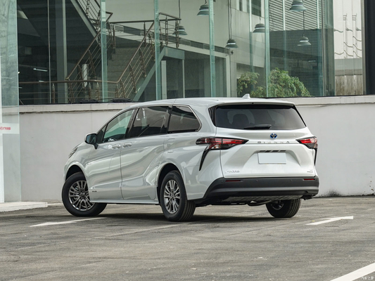 2022 1.5L Clean Version 4-Door 5-Seat Sedan Hybrid Gasoline Vehicle with Touch Screen