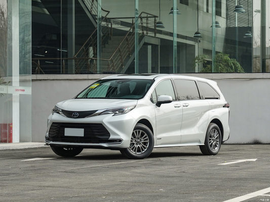 2022 1.5L Clean Version 4-Door 5-Seat Sedan Hybrid Gasoline Vehicle with Touch Screen