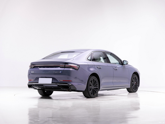 Geely Preface L 1.5TD Hybrid Luxury Sedan with 4 Forward Shift and Front 1 Rear 1 Radar