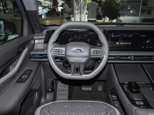 2023 Fordedge L2.0T ECOBOOST 2WD 7-seat Luxury Model equipped with Panoramic Sunroof
