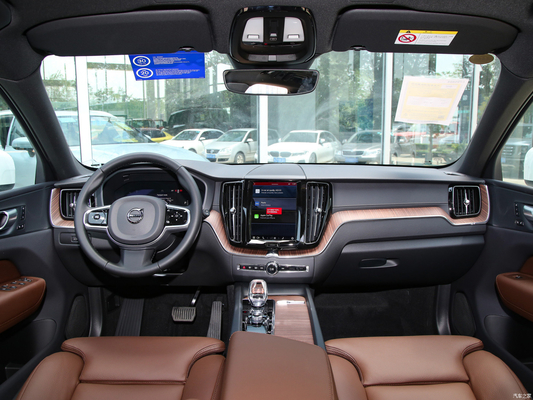 2024 Volvo XC60 B5 48V Light Hybrid 4WD Luxury Mid-Size SUV with 5 Seats and 6 Airbags