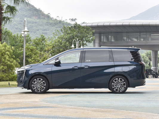 5-Door 7-Seater Medium-Sized MPV Trumpchi E8 Max PHEV Hybrid Vehicle with 150 km Range