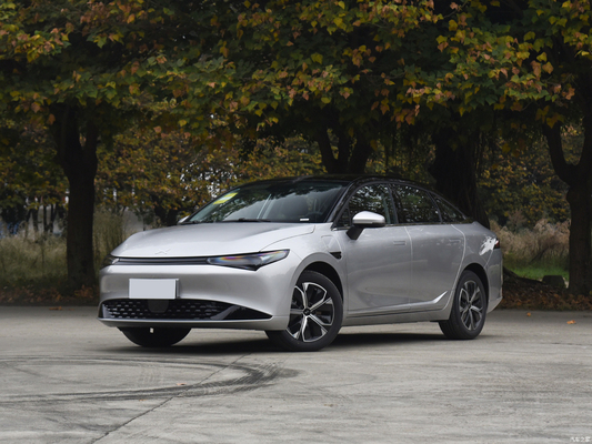 Top Speed of 170km 2023 Xpeng P5 500 Energy Vehicle with 4-Door 5-Seat Body Structure