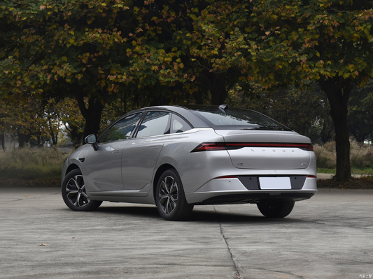 Top Speed of 170km 2023 Xpeng P5 500 Energy Vehicle with 4-Door 5-Seat Body Structure