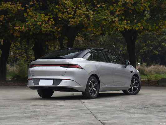 Top Speed of 170km 2023 Xpeng P5 500 Energy Vehicle with 4-Door 5-Seat Body Structure