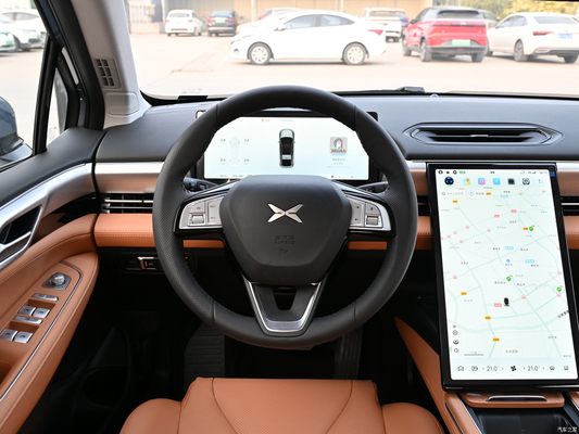 Top Speed of 170km 2023 Xpeng P5 500 Energy Vehicle with 4-Door 5-Seat Body Structure