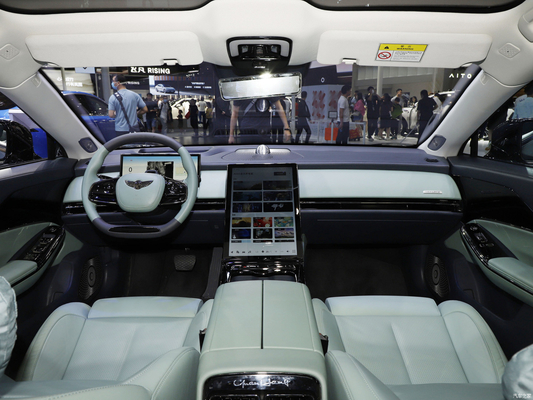 High Speed Pure Electric Car Yuanhang Y6 2023 with 1020KM Long Range and 205km/h Top Speed