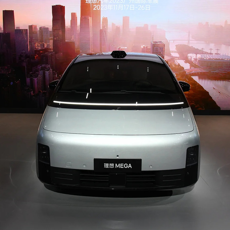 2023 MAX MPV Li Mega Auto EVC Car with 400KW Total Motor Power and 700KM CLTC Range
