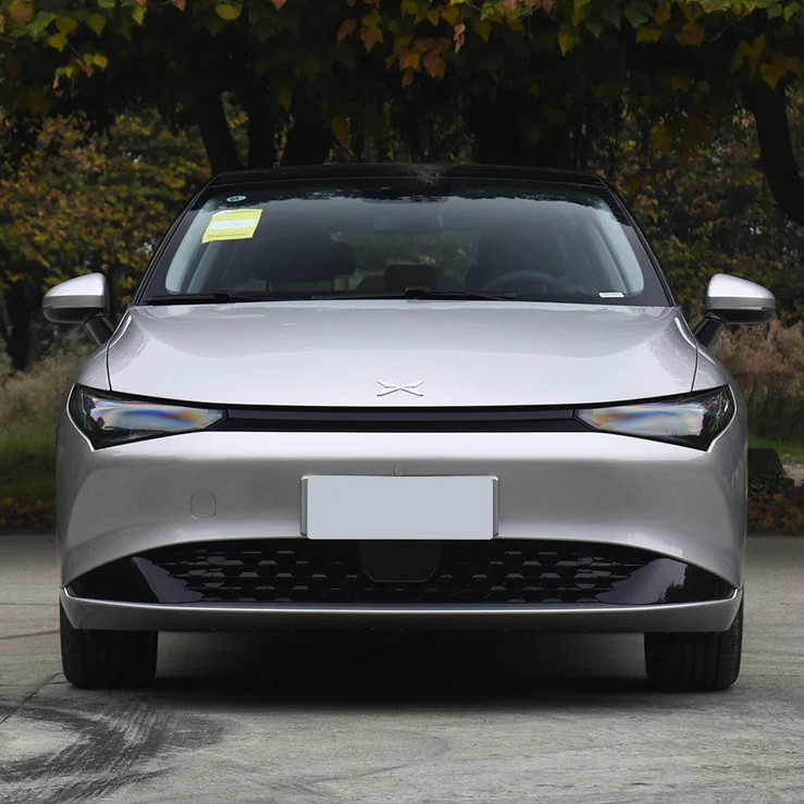 Top Speed of 170km 2023 Xpeng P5 500 Energy Vehicle with 4-Door 5-Seat Body Structure